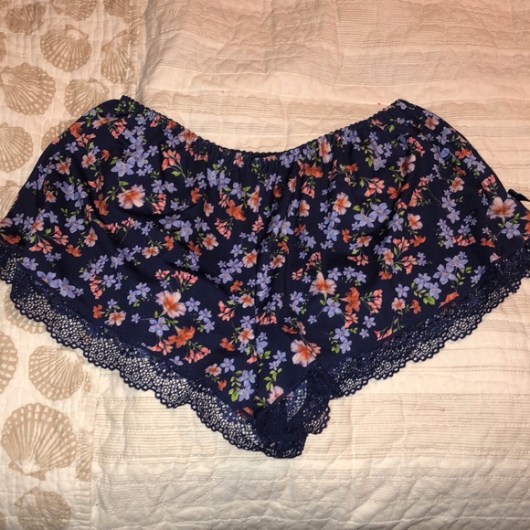 Trendy Shorts🔥 - Picture 3 of 4